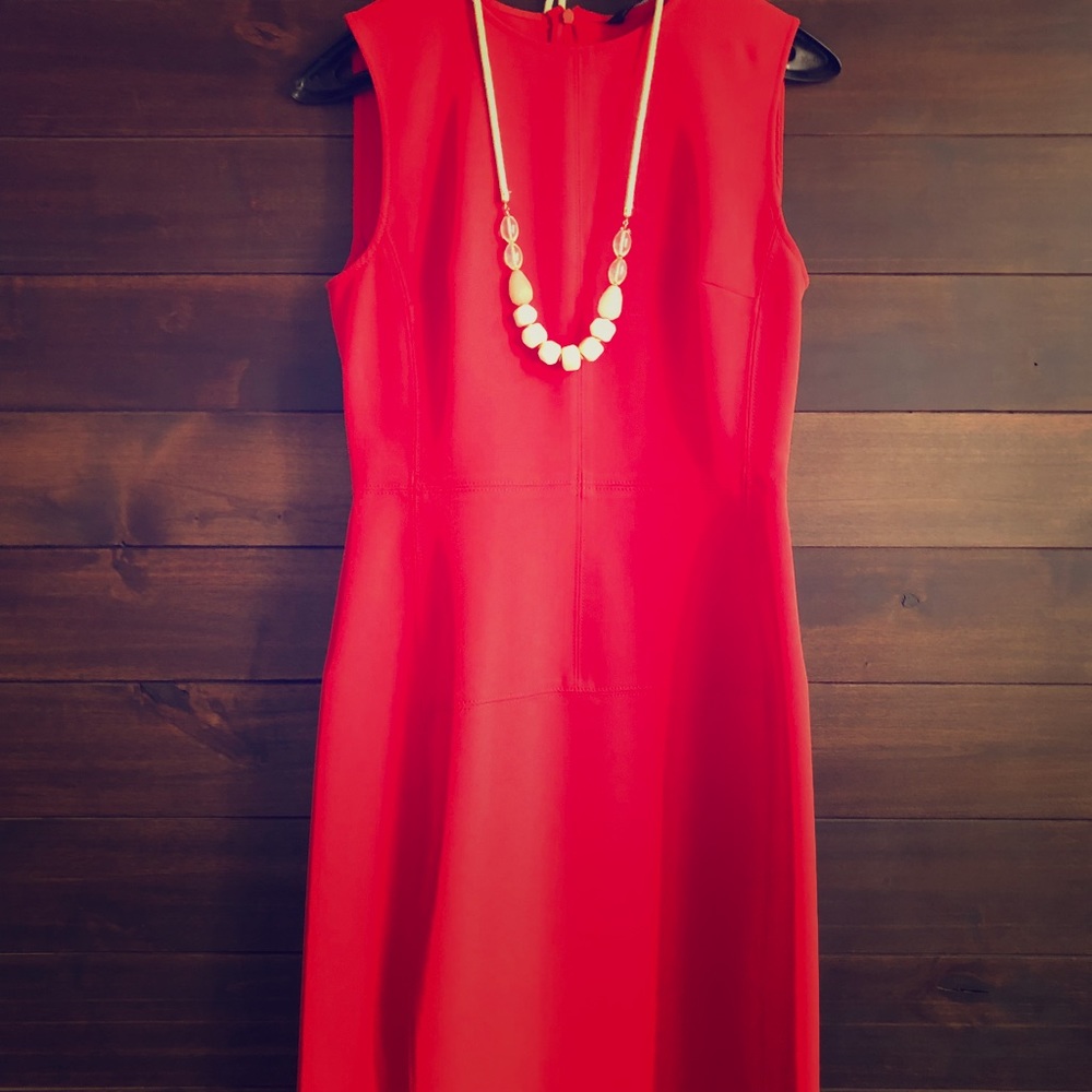 Everyone loves a lady in red! Zara dress 💃🏻